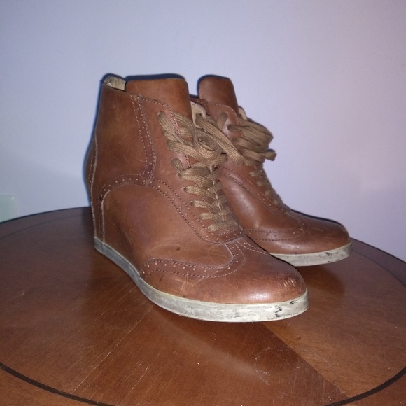 Koolaburra by UGG. Perfect for fall and winter. - Picture 4 of 5